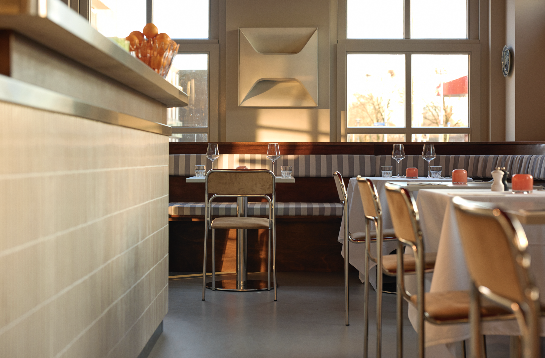 Interieur met uitzicht op de Vecht