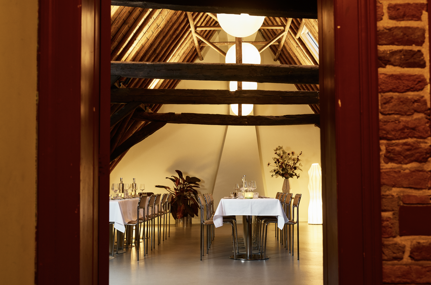 Groepstafel in de bovenzaal